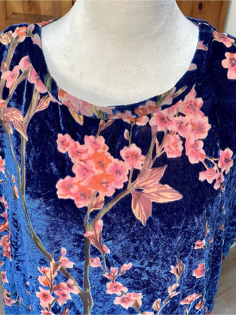 Glamorous - European brand Floral Velvet Dress - Picture 2 of 7